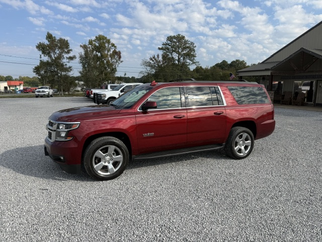 2017 Chevrolet Suburban Lt V-8! Great Miles!